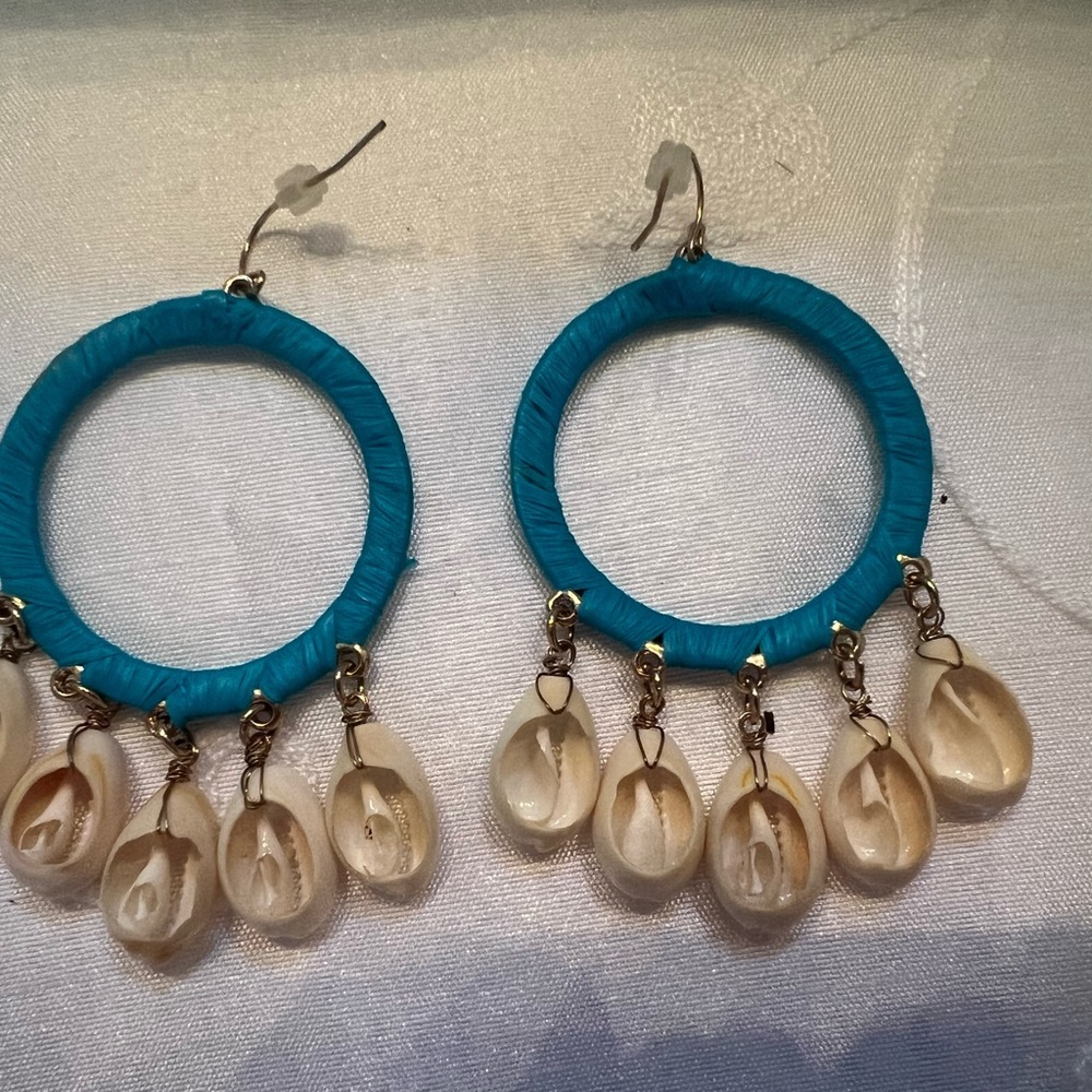 Turquoise Boho Shell Pierced Earrings - Picture 4 of 7